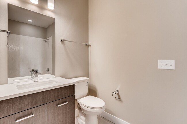 Building Photo - Sunnyside 3 Bedroom Townhomes for Rent