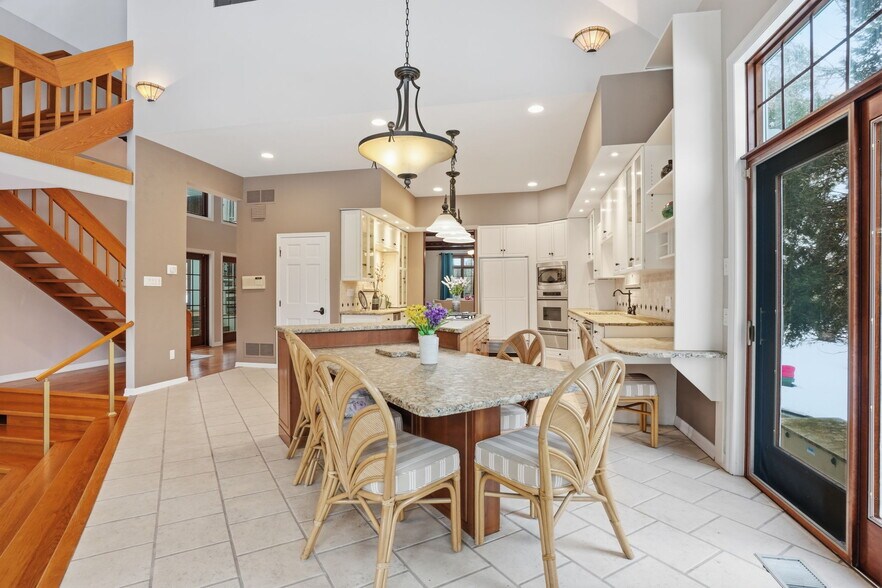 Building Photo - 244 Mathers Rd