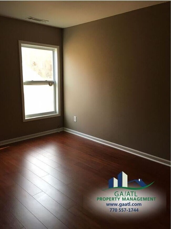 Building Photo - Large 4-bedroom house in the SECKINGER clu...