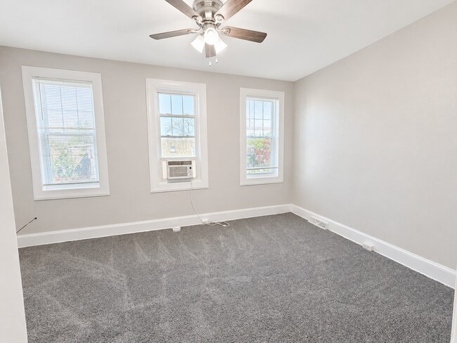 Building Photo - 3 Bedroom Home with Basement, Laundry Area & Bright Living Space