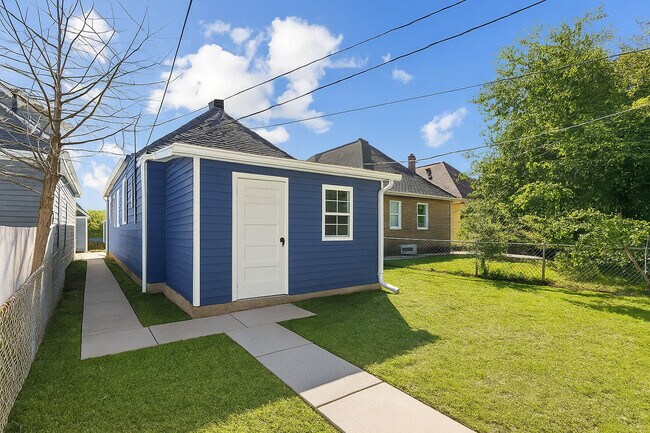 Building Photo - 1526 Lawton Ave