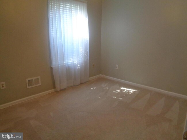 Building Photo - 603 Sweetwater Dr