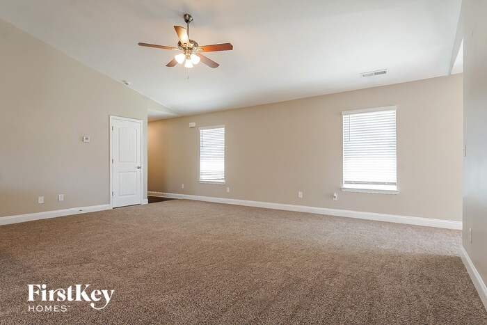 Building Photo - 2043 Village Ridge Cir