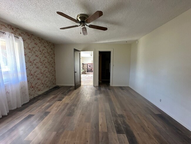 Building Photo - 2309 S Malin Rd