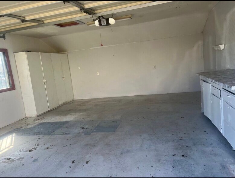 Building Photo - 10063 Faywood St