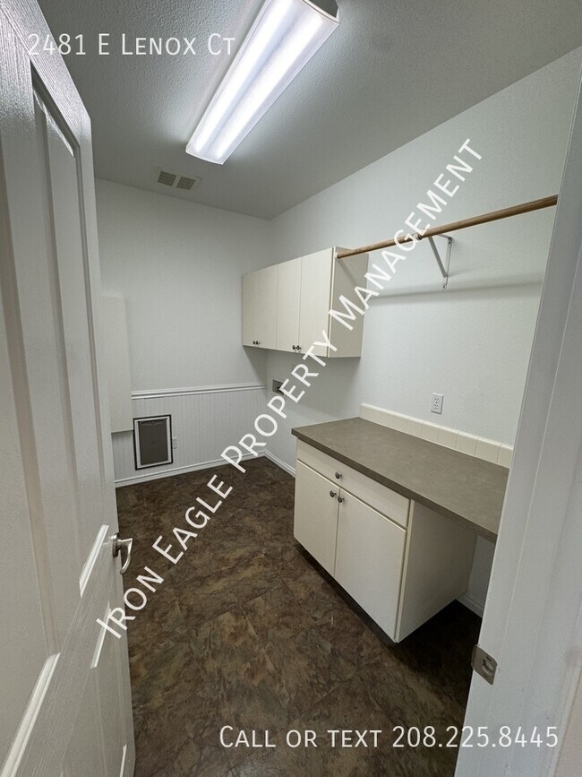 Building Photo - 2481 E Lenox Ct