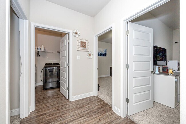 Building Photo - Beautiful 4 Bedroom 3 Bath Home!