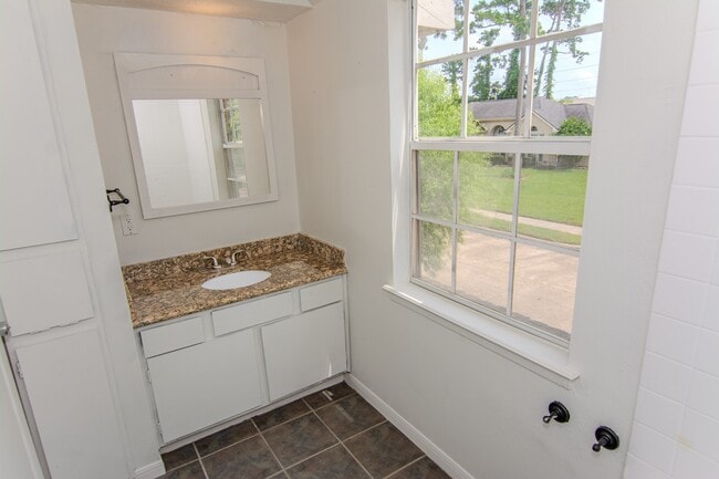 Building Photo - 20335 Fieldtree Dr