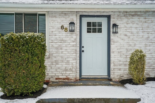 Building Photo - 68 Valley Rd