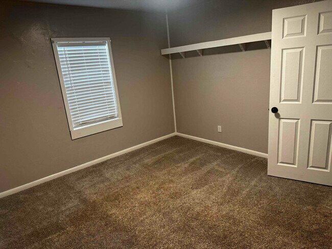 Building Photo - 1912 S Jordan Ave