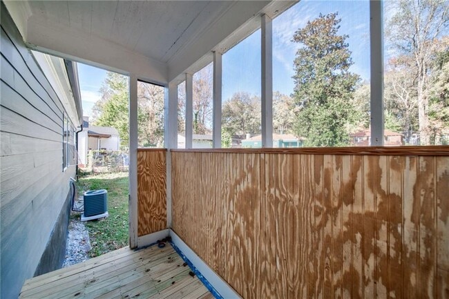 Building Photo - 1683 Kenmore St SW