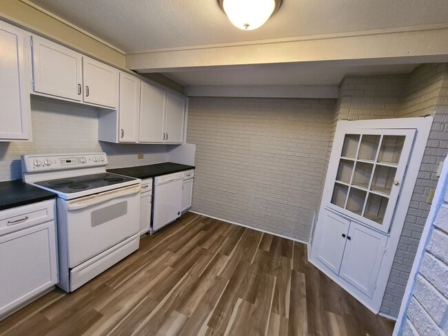 Building Photo - 2 Bedroom Home in Normal