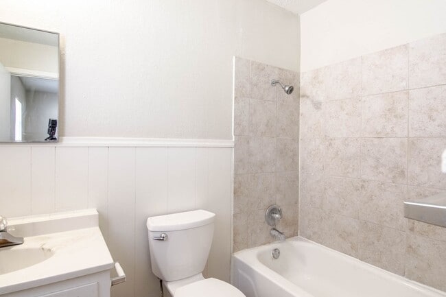 Building Photo - Remodeled units AVAILABLE NOW! Leasing fast!!!