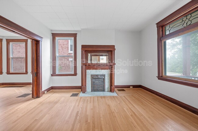 Building Photo - 3158 Montana Ave