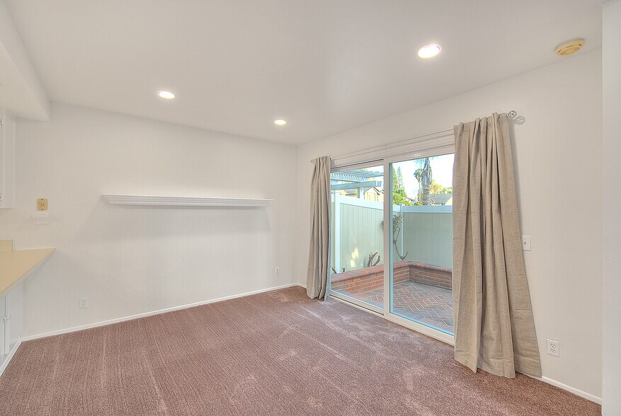 Building Photo - 26222 Fern Glen