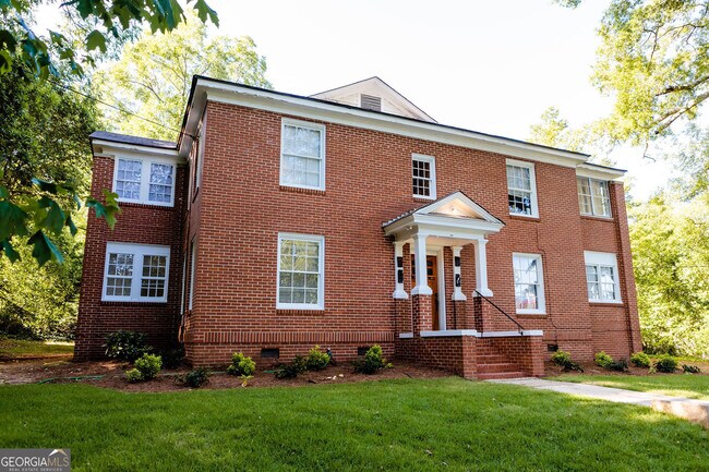 Building Photo - 111 E Screven St