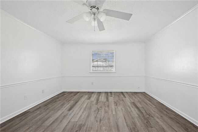 Building Photo - 122 Dewald Dr