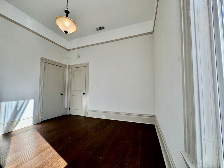 Building Photo - 1054 24th St