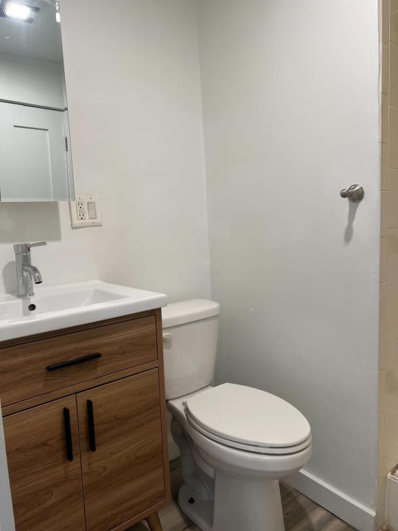 Building Photo - 20 Porach St