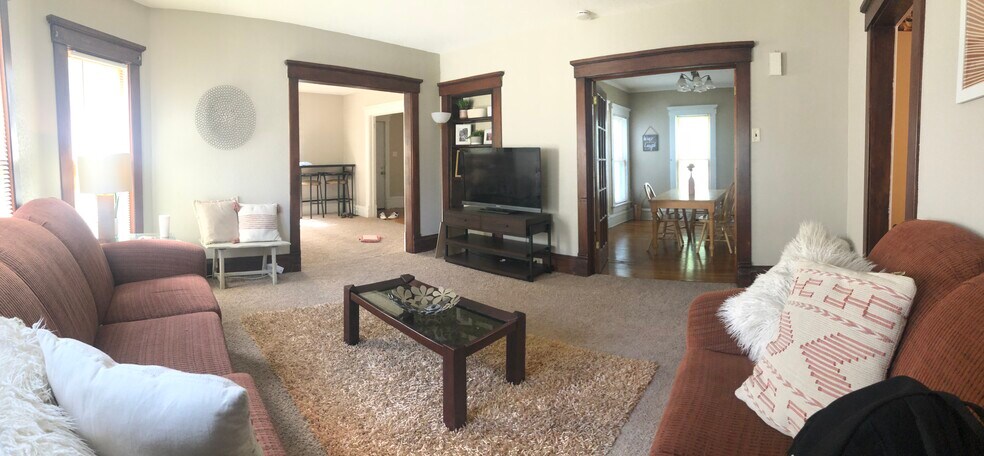 Living Room - 514 Walnut St