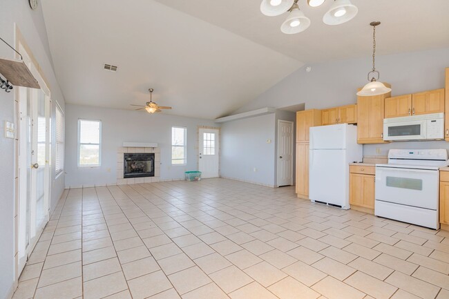 Building Photo - Home with Amazing Vews!