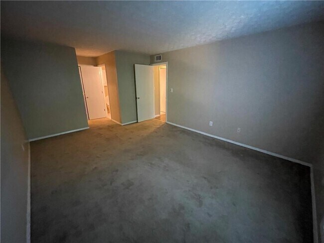 Building Photo - 803 Wynnes Ridge Cir SE