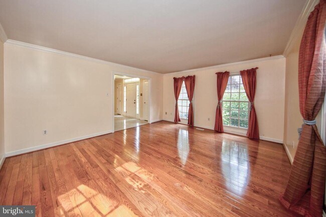 Building Photo - 210 King Johns Ct