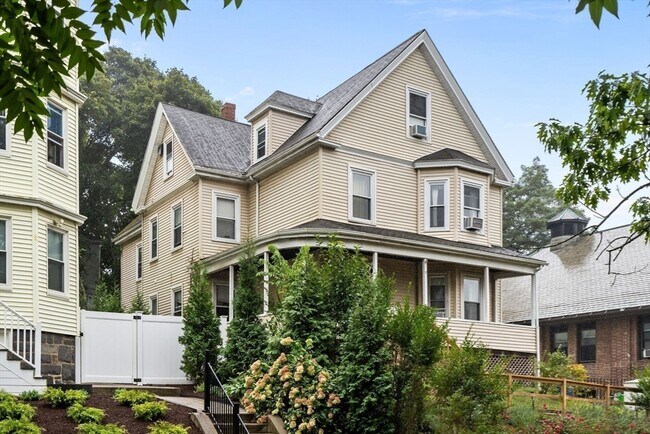 Building Photo - 5 Wenham St