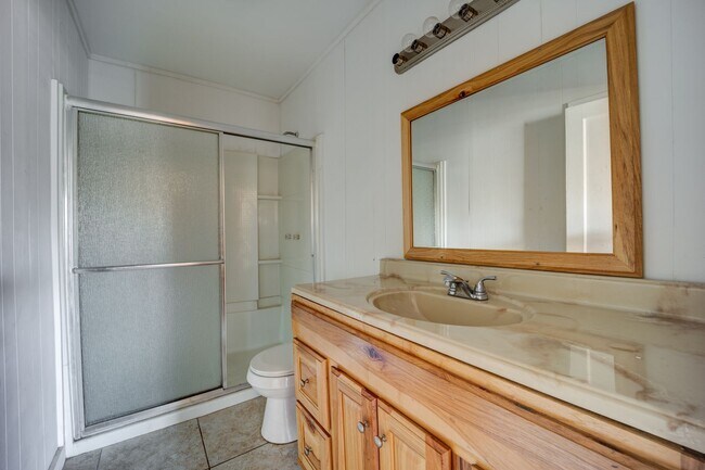 Building Photo - Freshly Updated House (Updated Pictures Coming Soon)