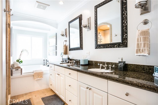 Building Photo - 617 Begonia Ave