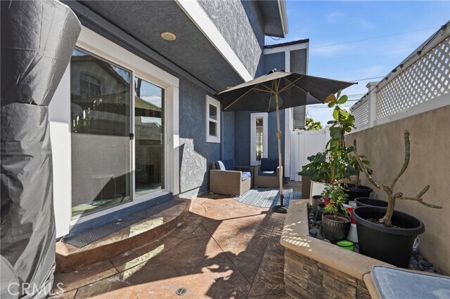 Building Photo - 2213 Dufour Ave