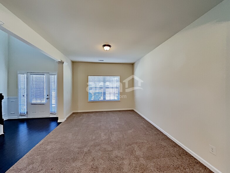 Building Photo - 185 Rosemoore Dr