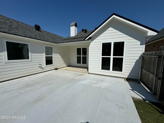 Building Photo - 304 San Sebastian Dr