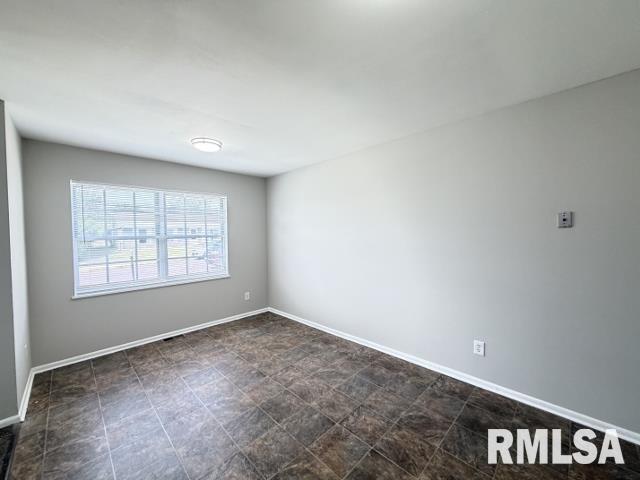 Building Photo - 2220 W Kensington Dr