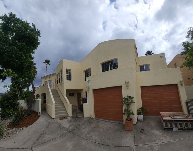 Building Photo - Contemporary Beautiful Spacious 4 bed 3 bath home