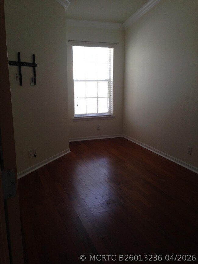 Building Photo - 9680 Lago Dr
