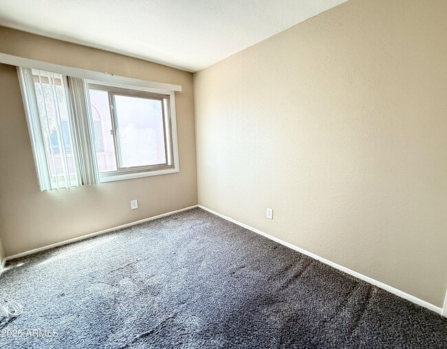 Building Photo - 5244 W Lynwood St