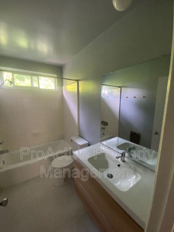 Building Photo - 218 S Ave 66