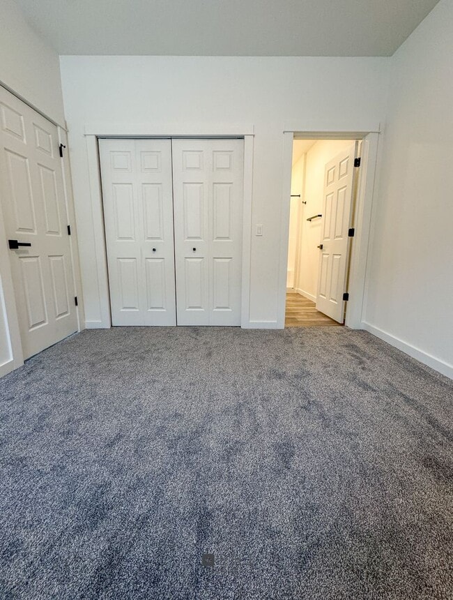 Building Photo - BRAND NEW Pet Friendly 2 bed/ 2 bath apartment!