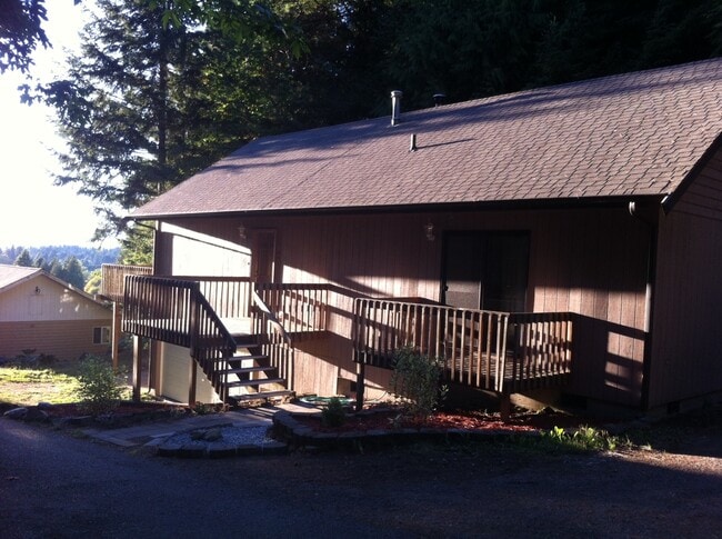 Building Photo - 3 Bedroom Home In East Bremerton