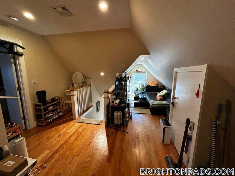 Building Photo - 35 Winship St