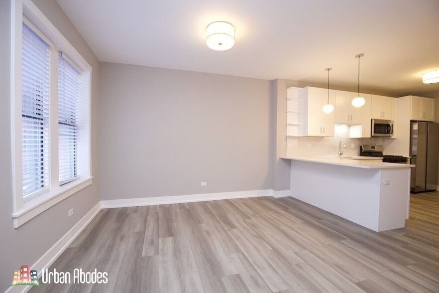 Building Photo - 3937 N Janssen Ave