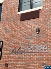 Building Photo - 461 Palisades Blvd