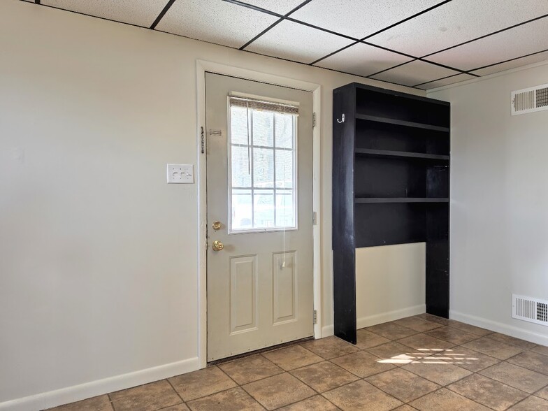 Building Photo - 150 Fruitville Pike