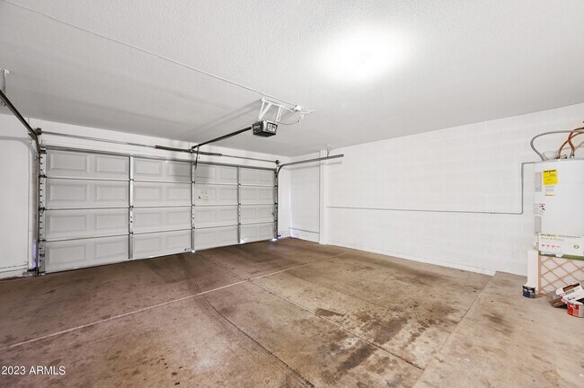 Building Photo - 4734 W Townley Ave
