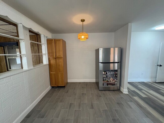 Building Photo - 1806 Hoffnagle St