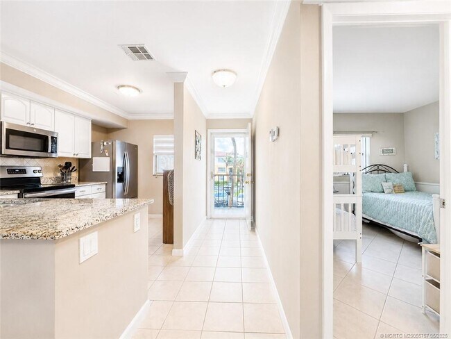 Building Photo - 7430 S Ocean Dr