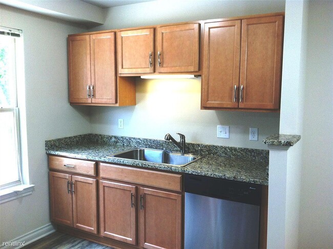 Building Photo - 3992 Cloverlane Dr