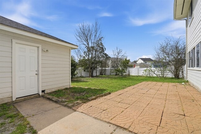 Building Photo - 11930 Longwood Garden Way