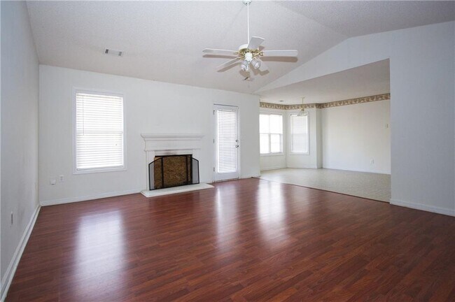 Building Photo - 2804 James Henry Dr